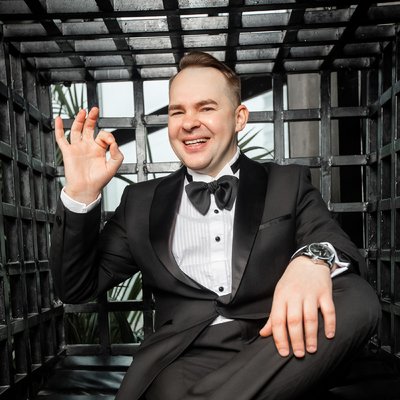 Ведущий, артист Игорь Кропивницкий